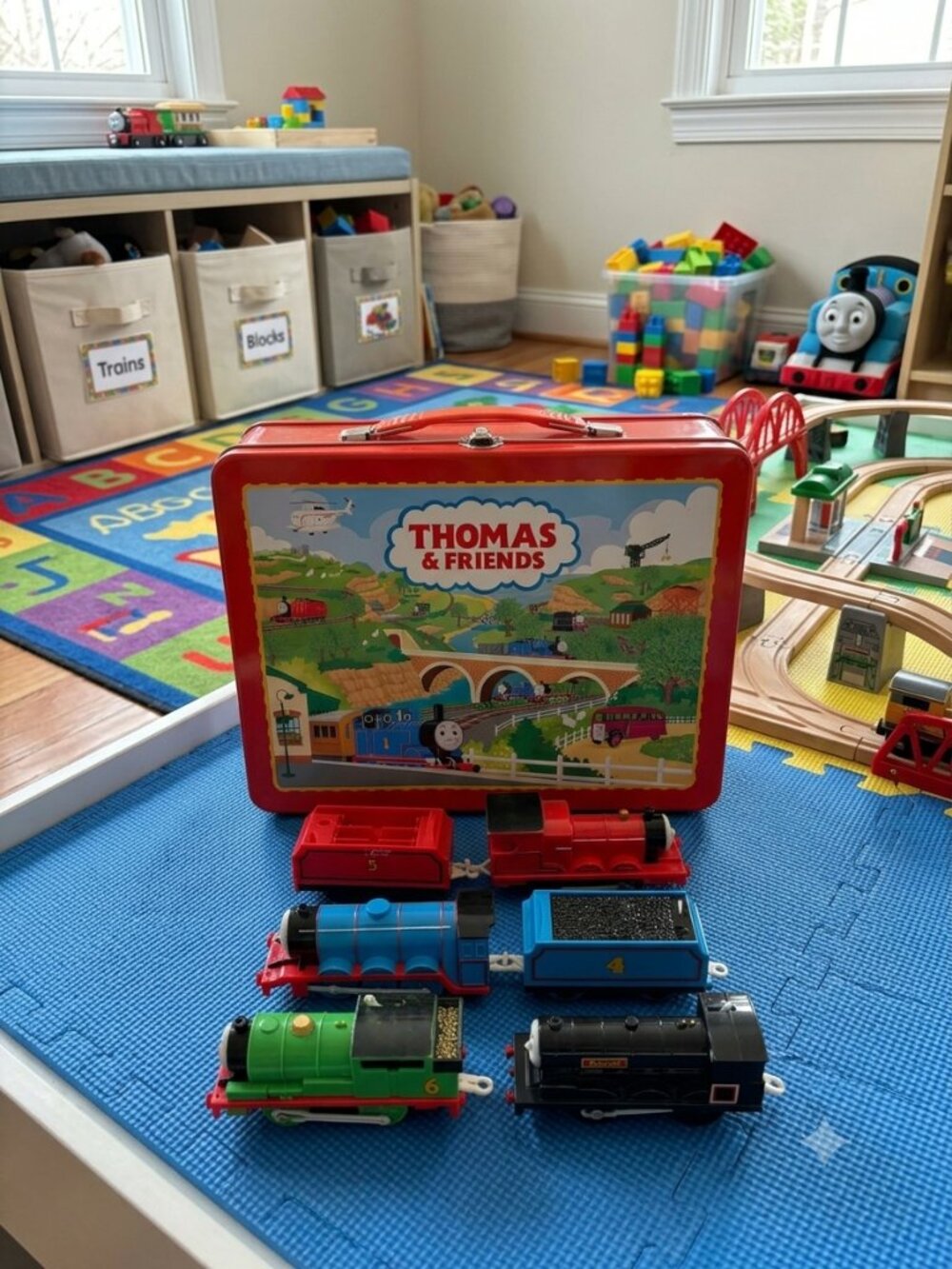 Thomas the Train & Friends Trains Untested w/Metal Carrying Case Storage Box